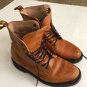 Dr. Doc Martens Felicity 8 Eye Boots